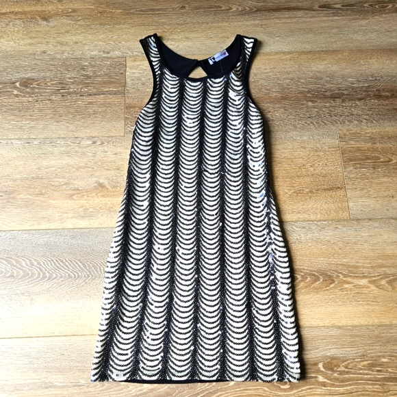 NWT Black & White Sequin Bodycon Form Fitting Dress Small Keyhole Back - Picture 1 of 12